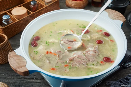 羊肉汤怎么弄才好喝(羊肉汤怎么弄才没有骚味)