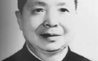 1953年，毛爷爷握住浙江省委书记的手：我认得你，你是那个放牛娃