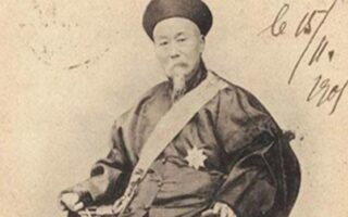 李鸿章的三眼花翎有多贵重？满清200多年仅7人拥有，和珅都没资格