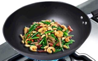 铁锅炒菜有什么好处？使用铁锅的正确方法