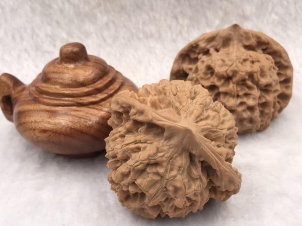 手心中的“小别墅”,被炒上50万的文玩核桃,到底是不是智商税?