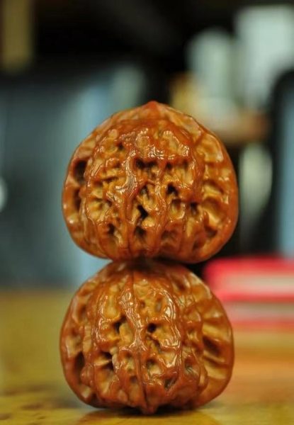手心中的“小别墅”,被炒上50万的文玩核桃,到底是不是智商税?