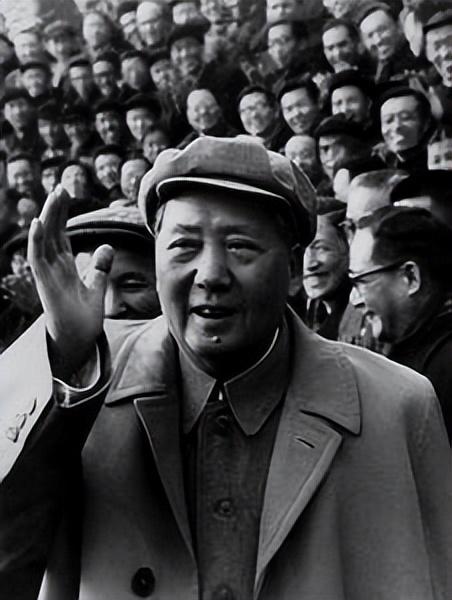 朝鲜战争结束后,金日成送毛主席24箱苹果,结果打开后无人敢吃