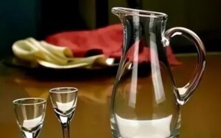 男子1天3斤酒，为戒酒用20斤铁链拴了自己5年，成效如何？